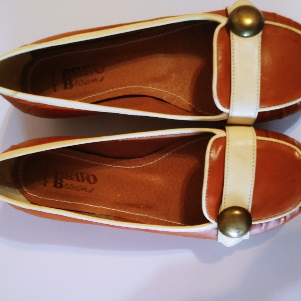 Elegant Tan and Cream Leather Flats